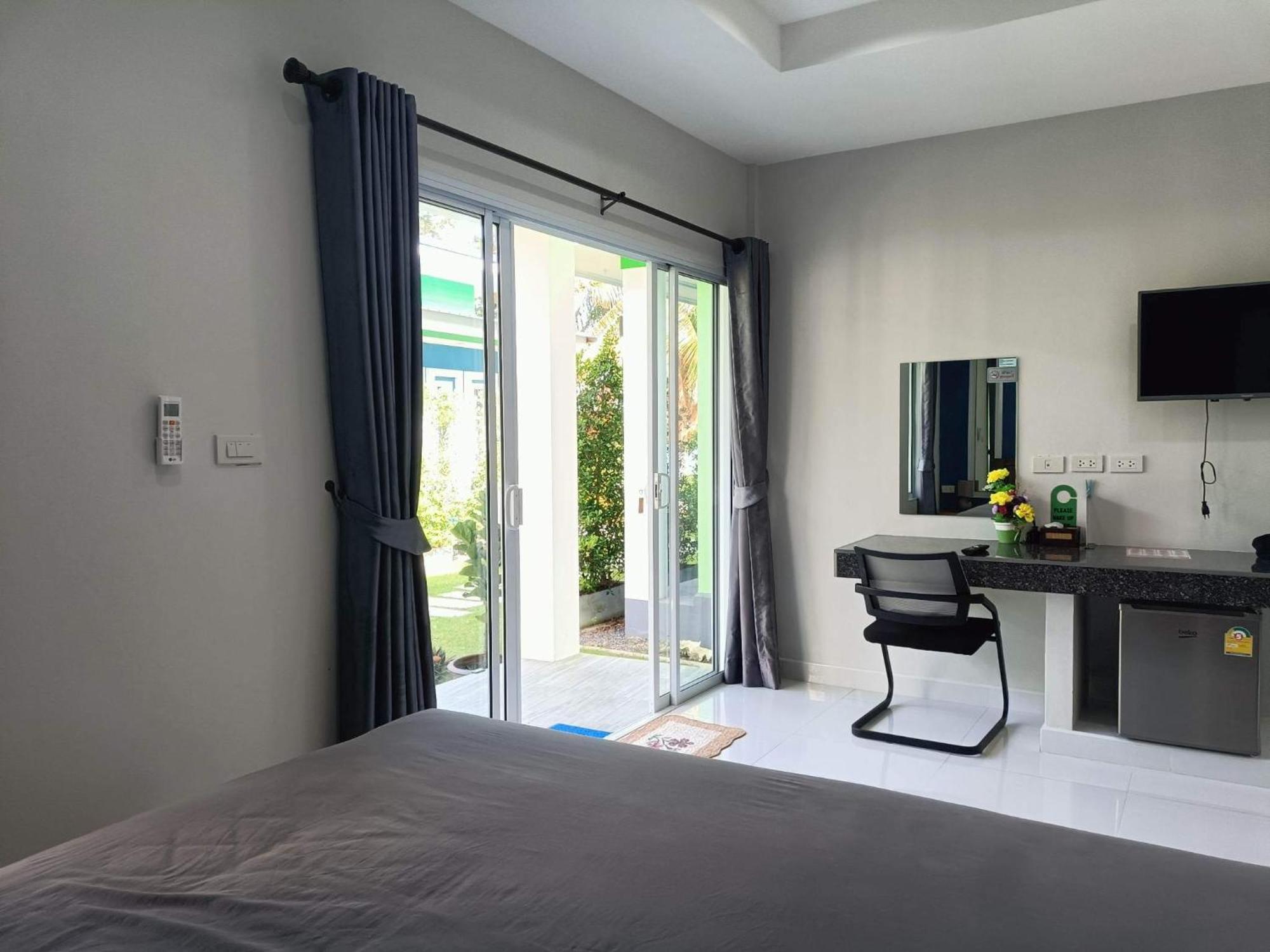 Coco Sea Bangpo Resort Бан-Банг-По Номер фото